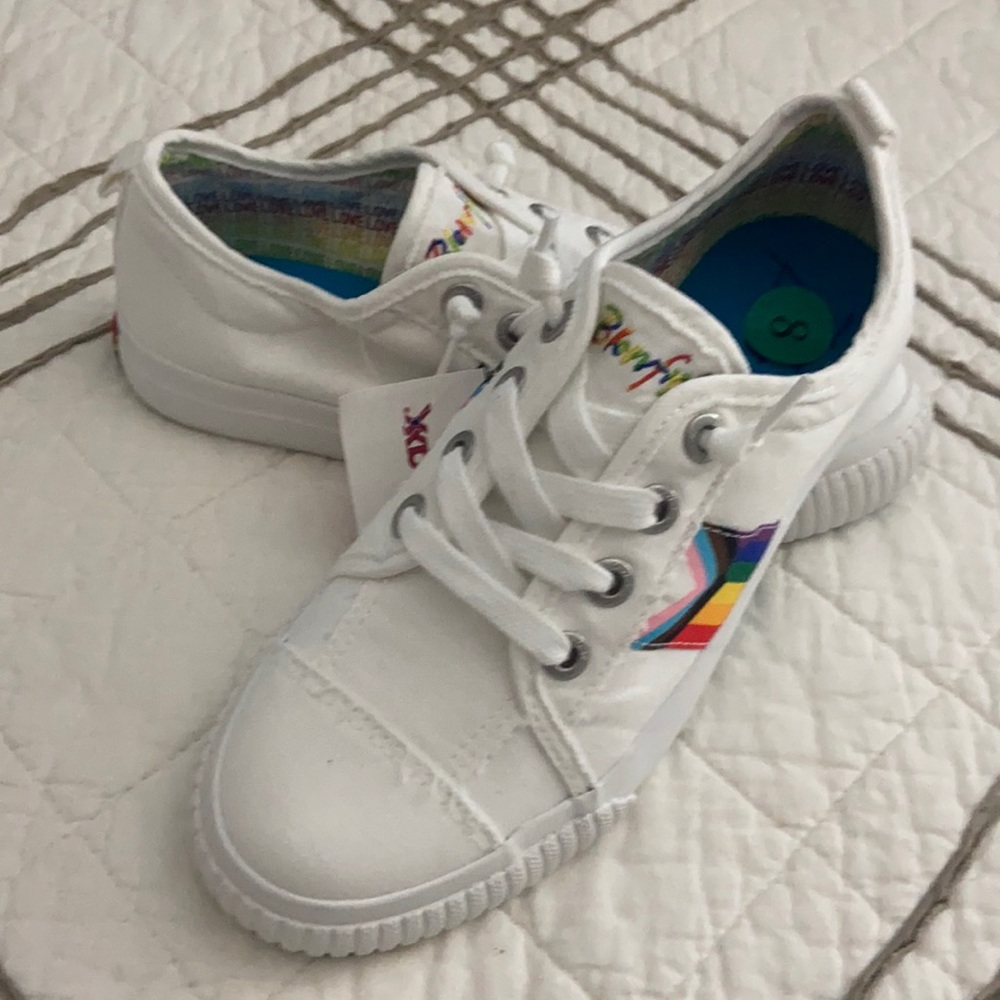 New with tag blowfish sneakers